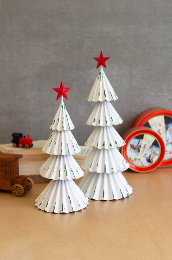 White Painted Metal Christmas Trees with Red Star